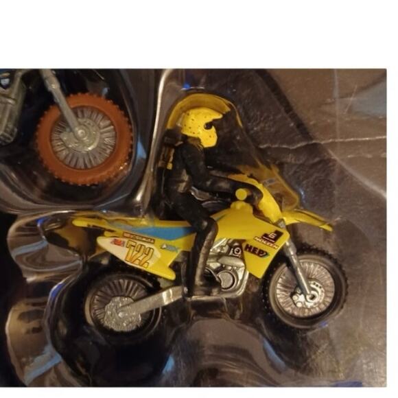 Supercross Authentic 5 Pk of 1:24 Scale Die Cast Motorcycles with Rider Figures - Picture 8 of 9